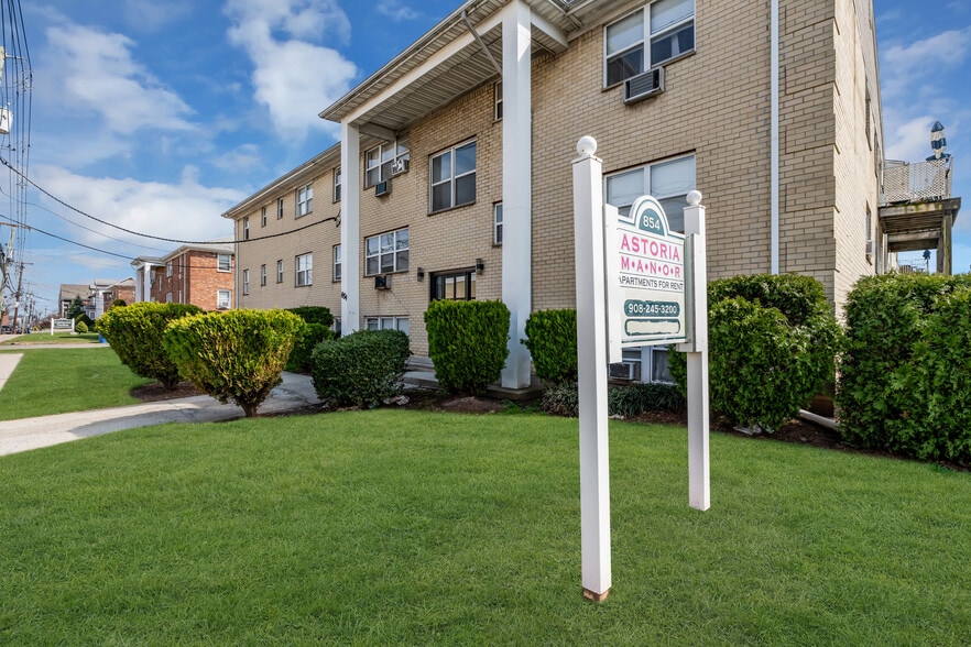 Building Photo - Astoria Manor