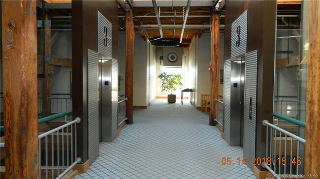 Building Photo - 68 Thermos Ave
