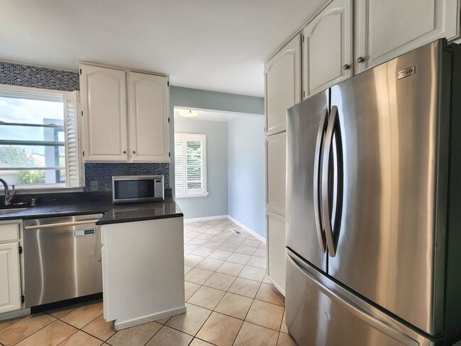 Building Photo - Two bed house in San Mateo