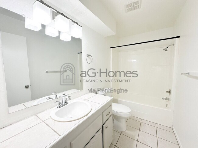 Building Photo - 909 Cherrywood Ln