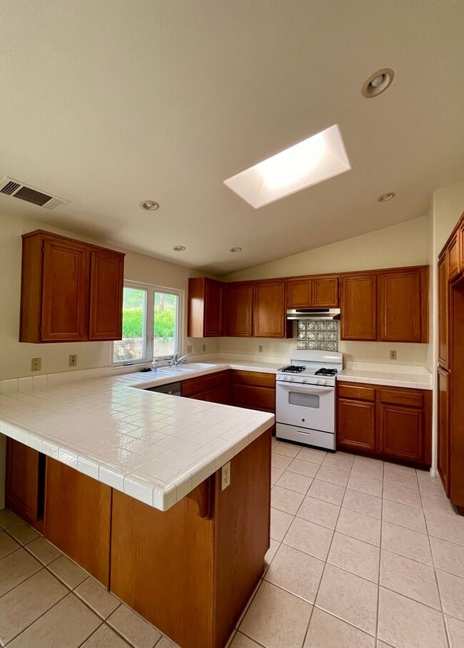 Building Photo - 153 Las Flores Dr