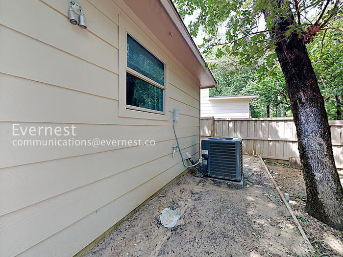 Building Photo - 320 Ezekial Ave