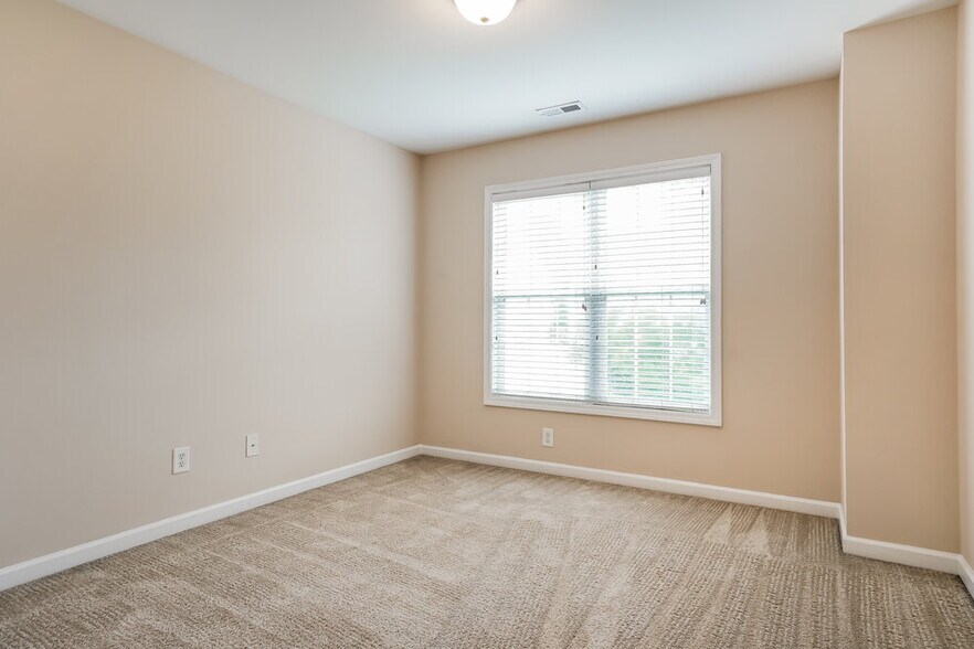 Building Photo - 8152 Rolling Glenn Dr
