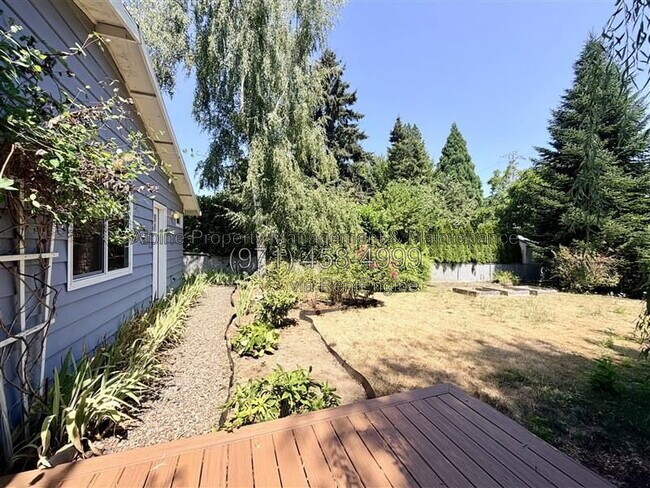 Building Photo - 4670 SW 160th Ave