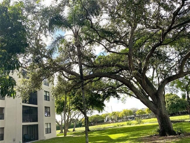 Building Photo - 2322 S Cypress Bend Dr