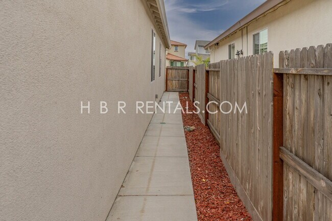 Building Photo - Modern & Spacious SINGLE STORY 4-Bedroom Home in Manteca – Fresh Updates & Comfortable Living