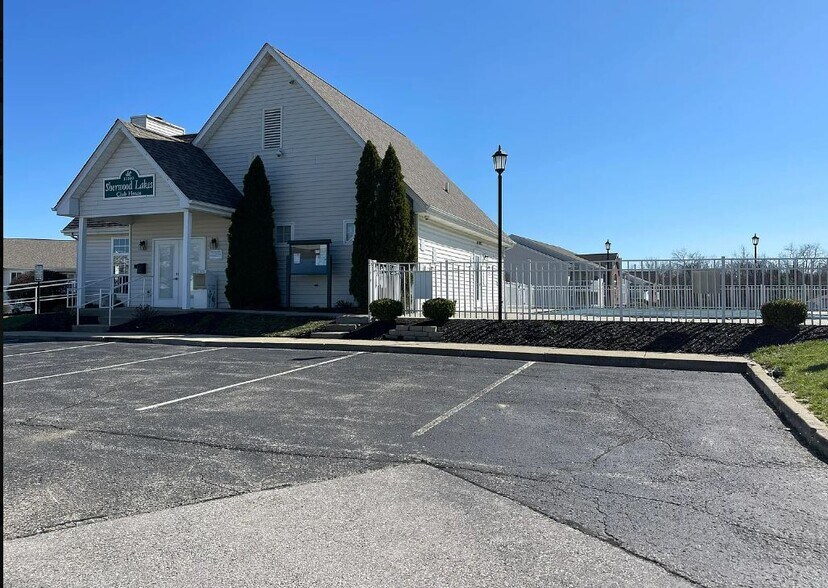 Building Photo - 636 Friars Ln