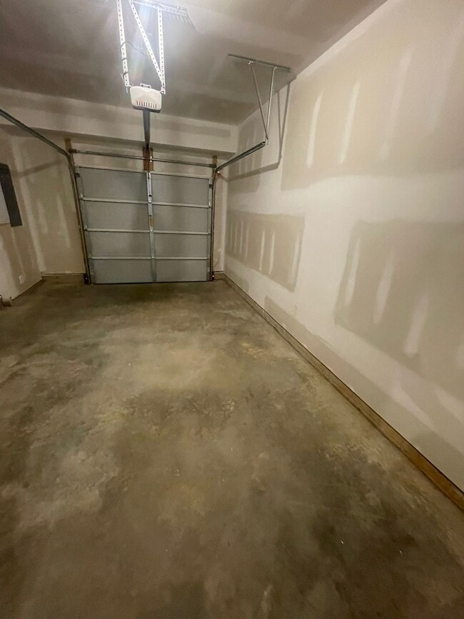 Building Photo - 2707 Acadia Dr