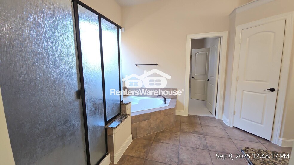 Building Photo - 5529 Bentrose Dr