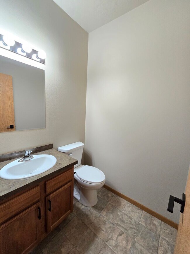 Building Photo - Beautiful Condo!!!