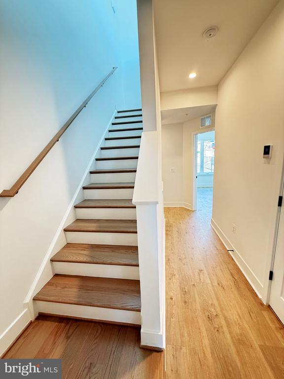 Building Photo - 33 Lower Service Ct NW