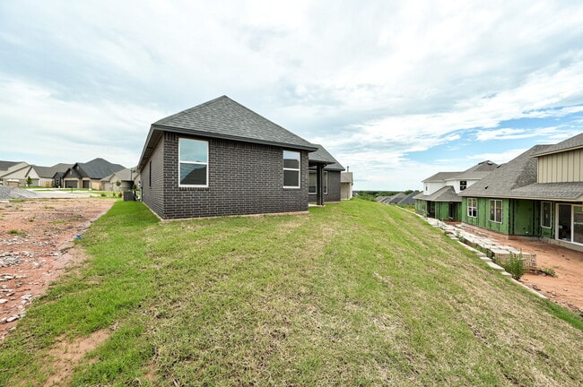 Building Photo - 6016 Kinnick Dr