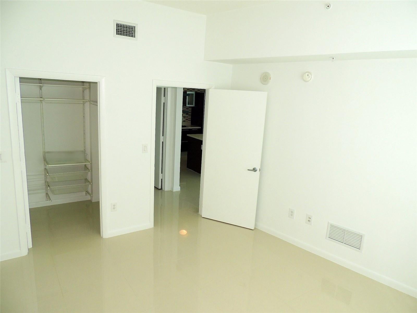 Building Photo - 1900 N Bayshore Dr