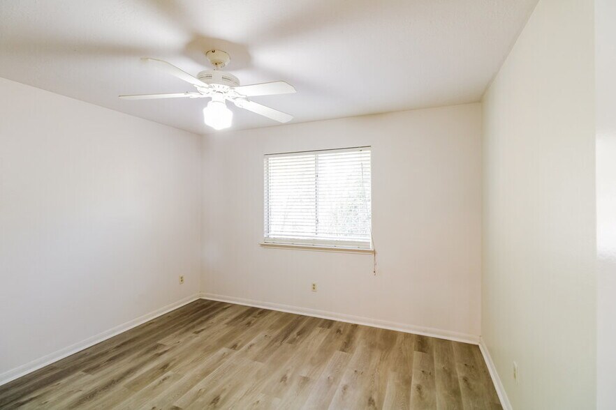 Building Photo - 14422 Cypress Valley Dr
