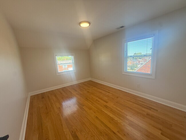 Building Photo - 1430 Simona Dr