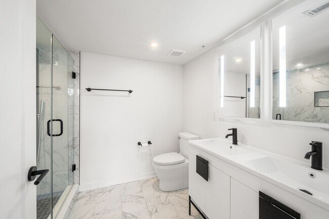 Building Photo - Fairmount/Brewery town gorgeous luxury apartment home, oversized rooms