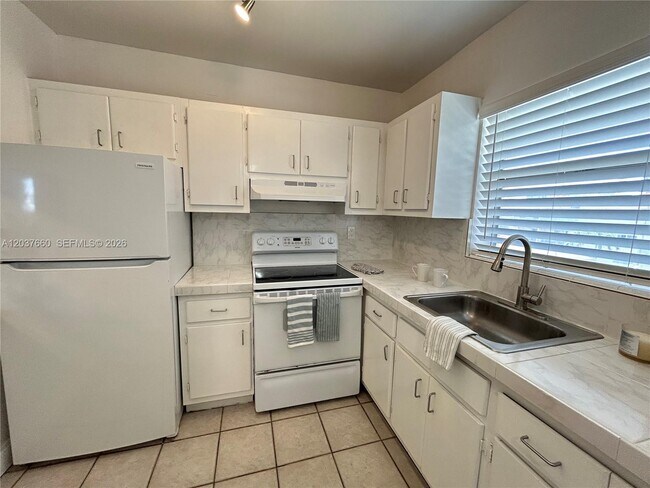 Building Photo - 7505 SW 82nd St