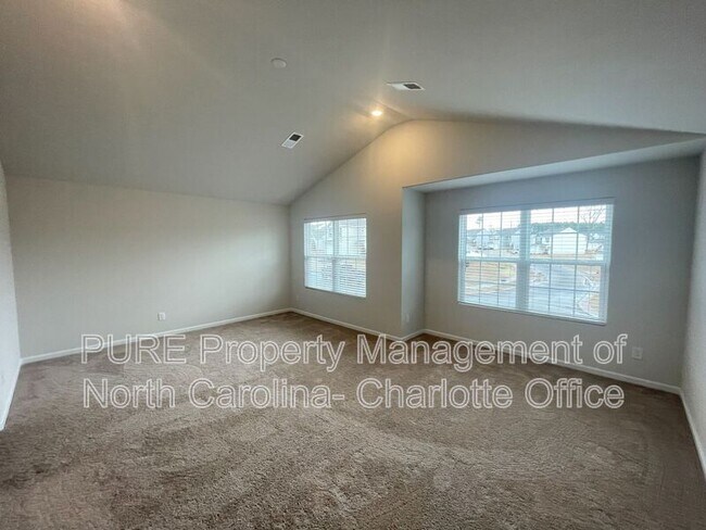 Building Photo - 100 Conifer Ln