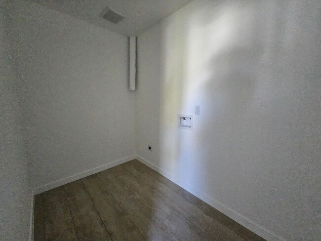 Building Photo - Goleta Properties