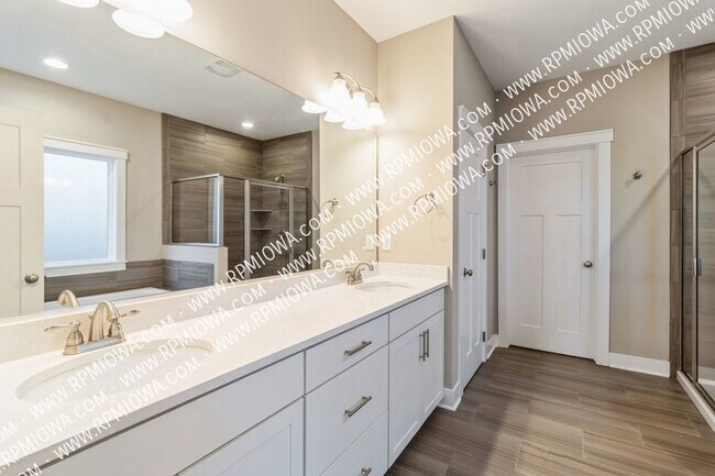 Building Photo - 499 S Bluestone Way