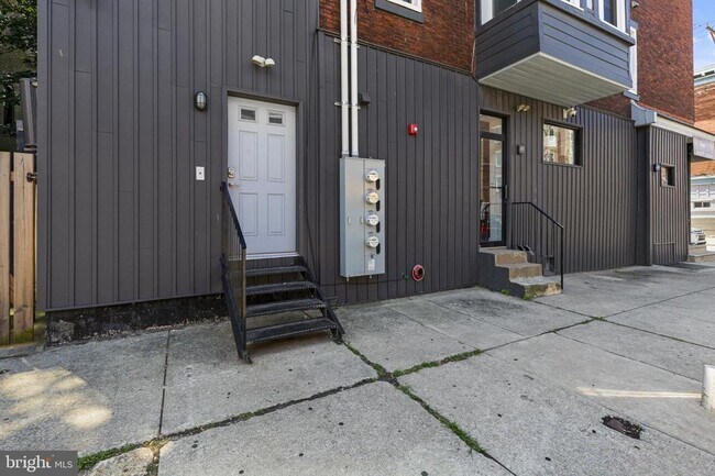 Building Photo - 537 N 35th St