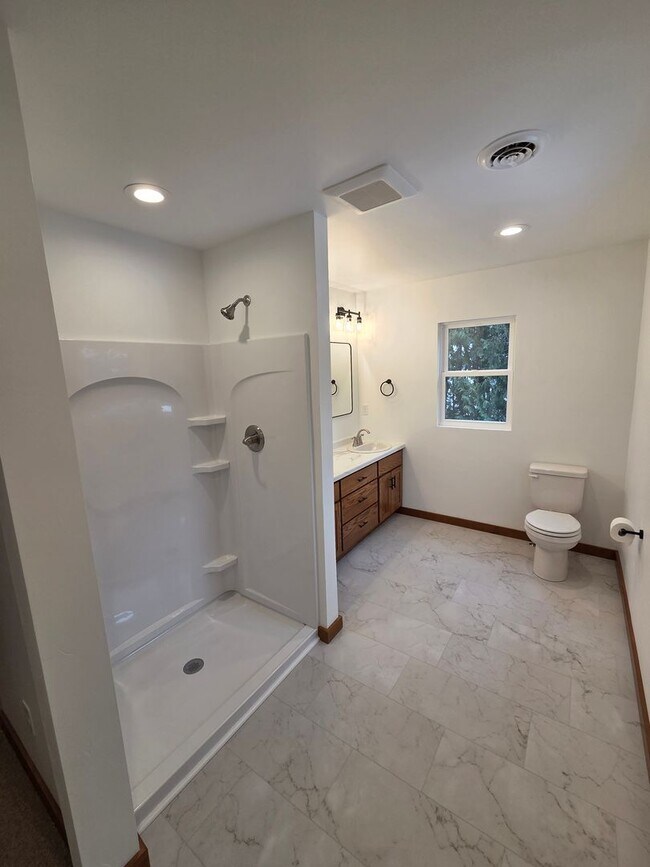 Building Photo - 2904 Parkridge Ave