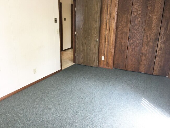 Building Photo - 617 N 3rd Ave