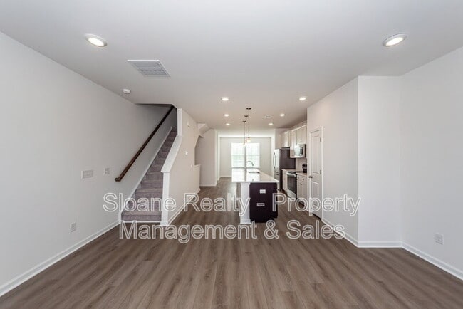 Building Photo - 4633 Forest Hills Dr