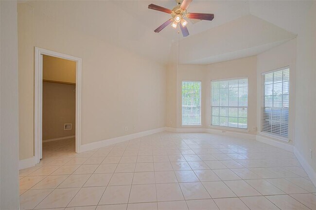 Building Photo - 14203 Torrey Village Dr