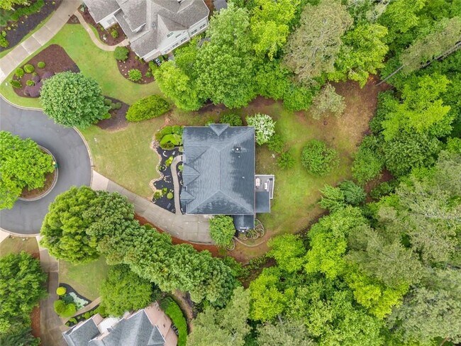 Building Photo - 882 Hallbrook Ln