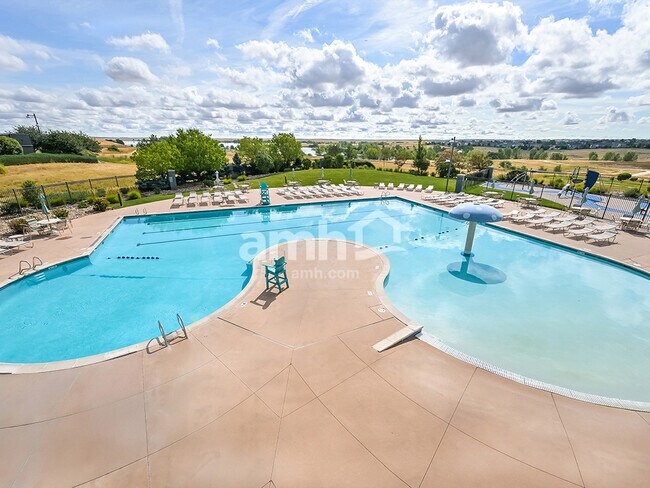 Building Photo - 6620 S Newbern St