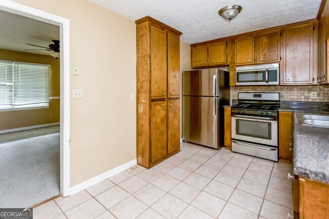 Building Photo - 5851 Taylor Creek Dr
