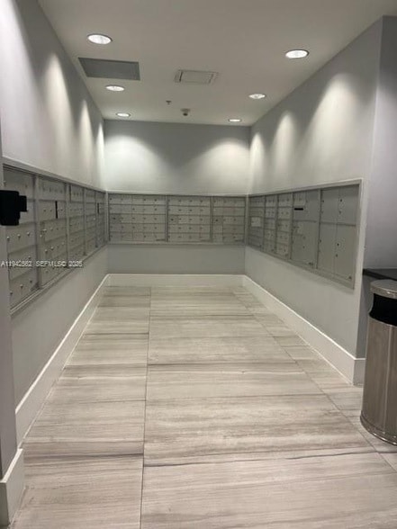 Building Photo - 1861 NW S River Dr