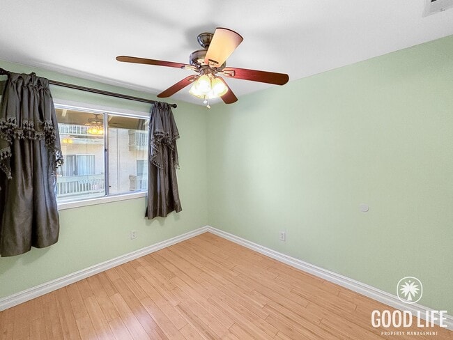 Building Photo - Spacious 3B/2.5BA Multi-Level Home in Redwood Village with Attached Garage, Private Patio & Commu...