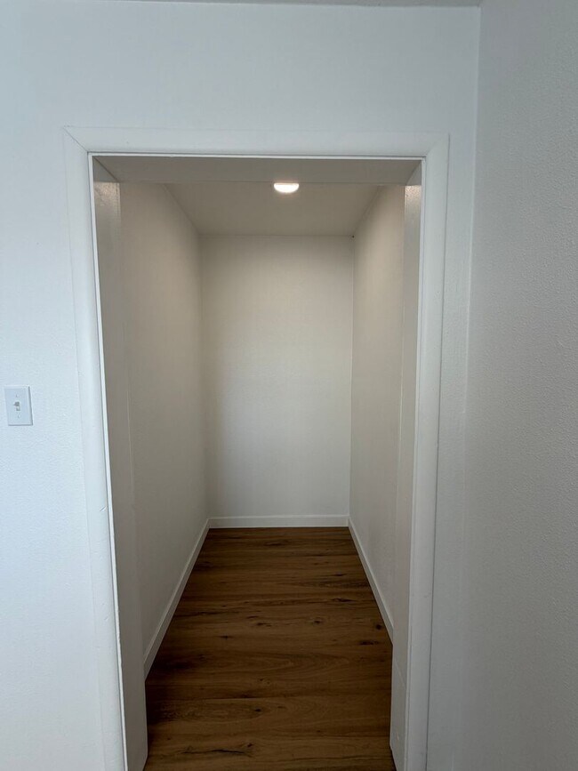 Building Photo - 2.2 Miles to Oregon Tech and Sky Lakes Medical Center! Freshly renovated 1bdrm that includes ELEC...