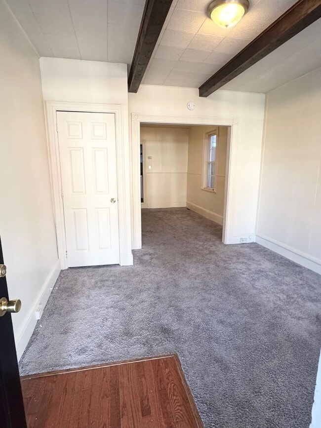 Building Photo - 3 Bedroom Semi-Detached Home