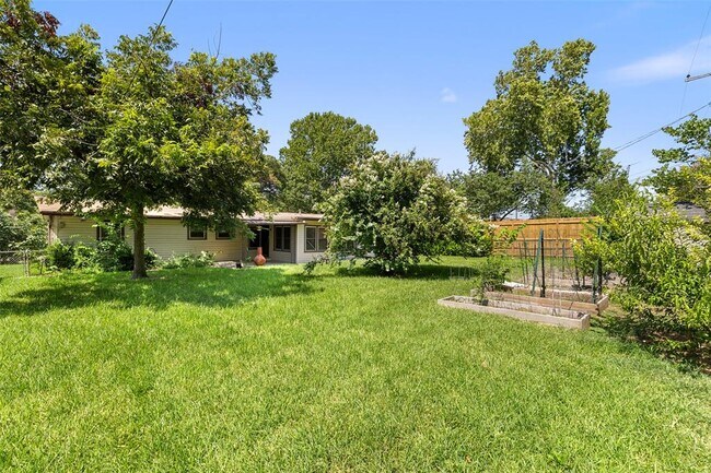 Building Photo - 1206 Larkwood Dr