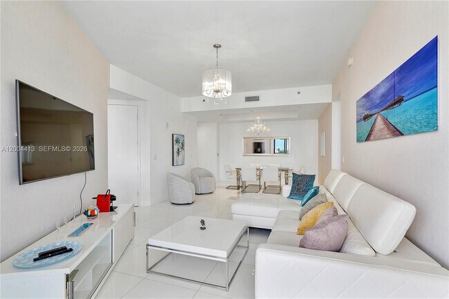 Building Photo - 15811 Collins Ave