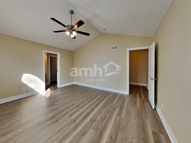 Building Photo - 516 Longview St