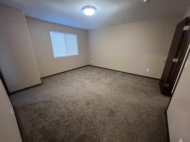 Building Photo - 3314 8th St W