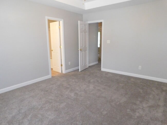 Building Photo - 3 bedroom 2.5 bath single family home