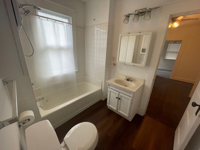 Building Photo - Historic Downtown Wilmington Cottage