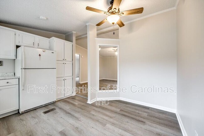 Building Photo - 128 Summerglen Dr.