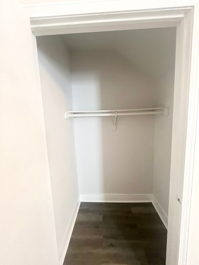 Building Photo - 2258 S Sacramento Ave