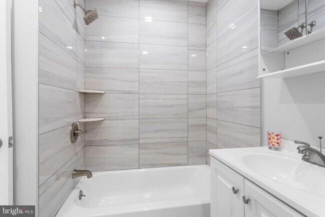 Building Photo - 36 Viburnum Ln