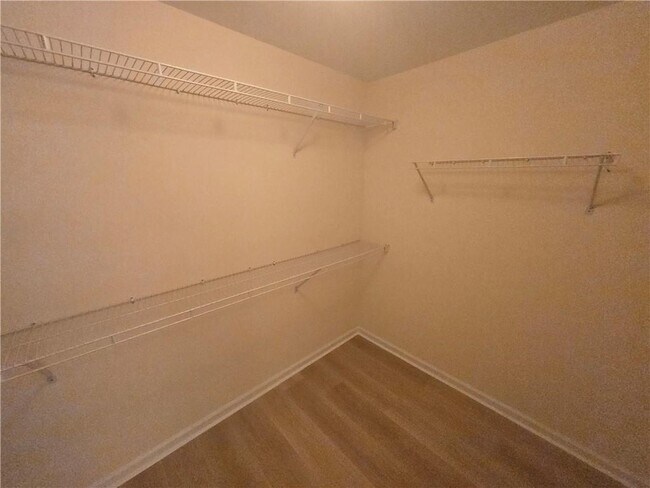 Building Photo - 2206 Creekway Dr