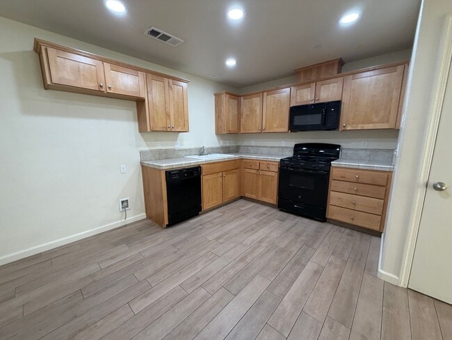 Building Photo - 3050 Bright St