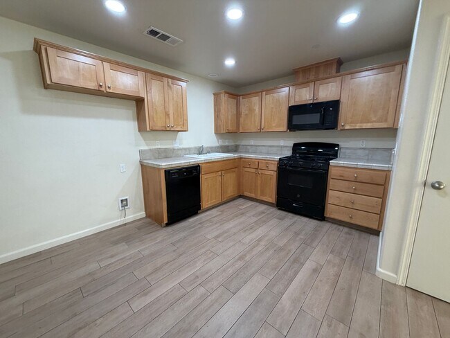 Building Photo - 3054 Bright St