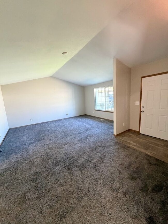 Building Photo - Spacious Keizer Home with Large Fenced Backyard