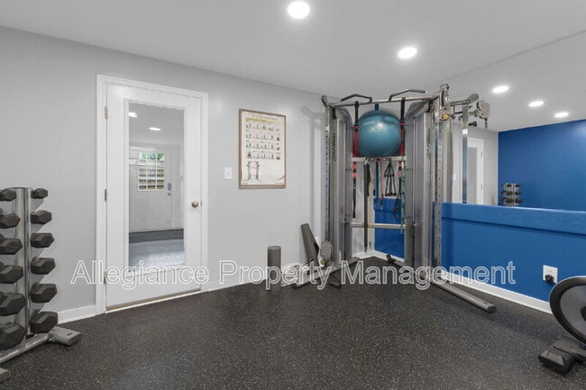 Building Photo - 1301 E Abingdon Dr